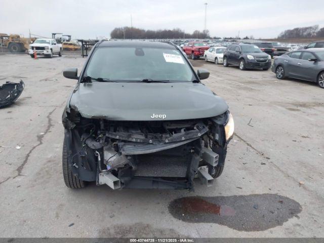 Jeep Compass Latitude 4x4 Image 10