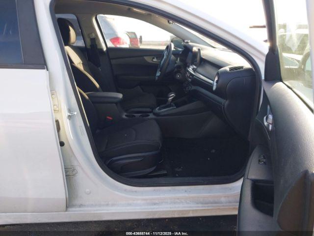 Kia Forte Lxs Image 4