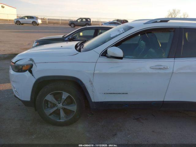 Jeep Cherokee Limited 4x4 Image 3