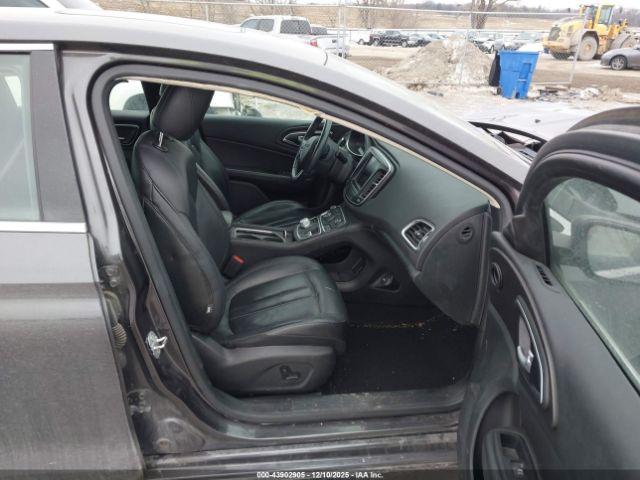 Chrysler 200 Limited Platinum Image 5