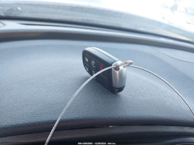 Chrysler 200 Limited Platinum Image 4