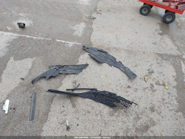 Chrysler 200 Limited Platinum Image 2