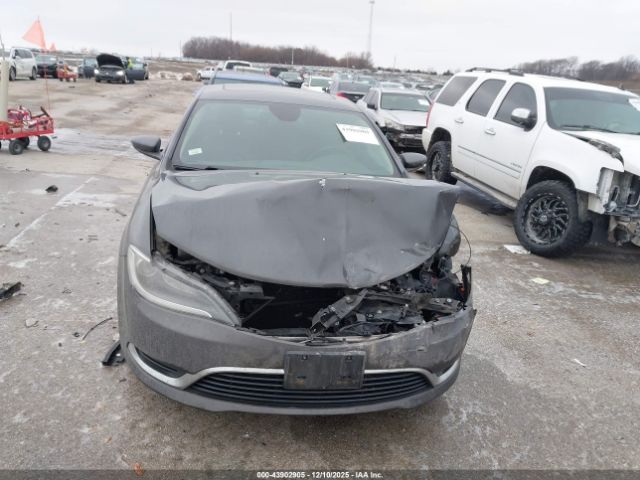 Chrysler 200 Limited Platinum Image 9