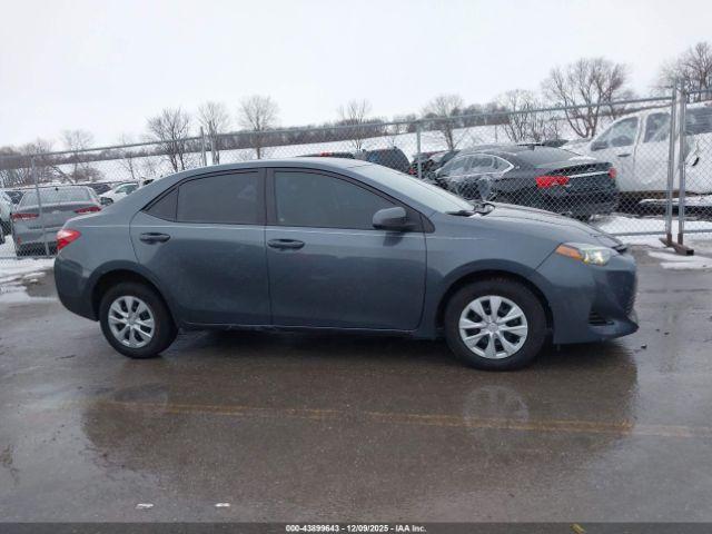 Toyota Corolla L Image 8