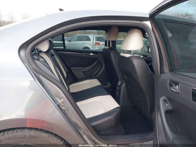 Volkswagen Jetta 1.8t Sport Image 8