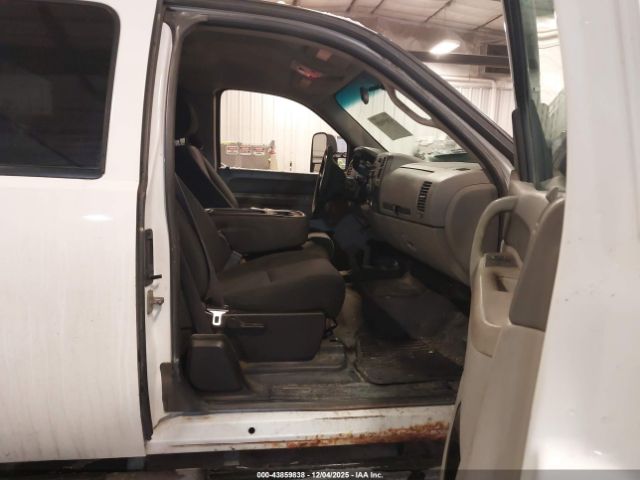 Chevrolet Silverado 2500 Work Truck Image 4