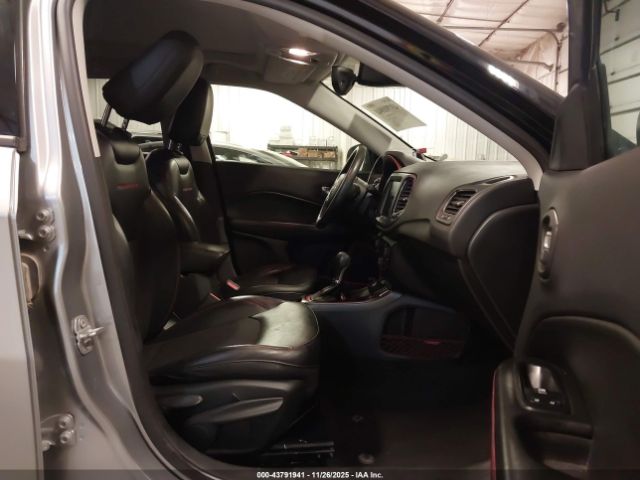 Jeep Compass Trailhawk 4x4 Image 12