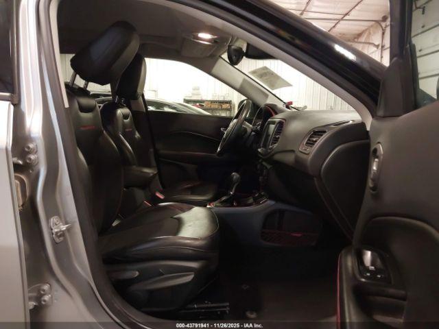 Jeep Compass Trailhawk 4x4 Image 12