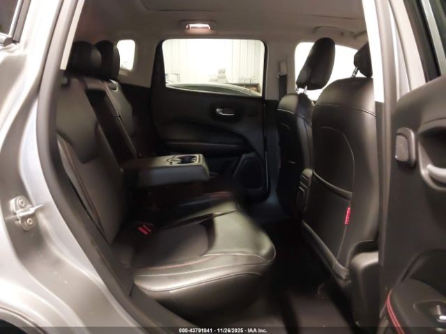 Jeep Compass Trailhawk 4x4 Image 19