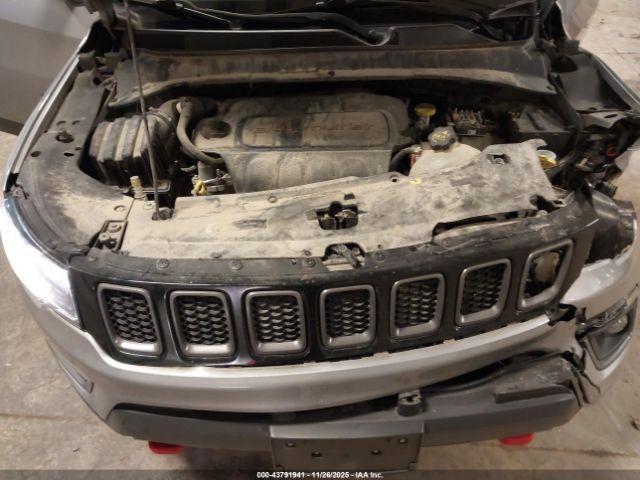 Jeep Compass Trailhawk 4x4 Image 17