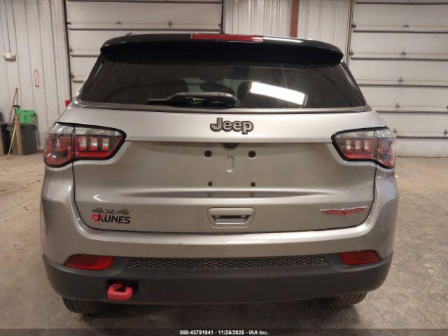 Jeep Compass Trailhawk 4x4 Image 4