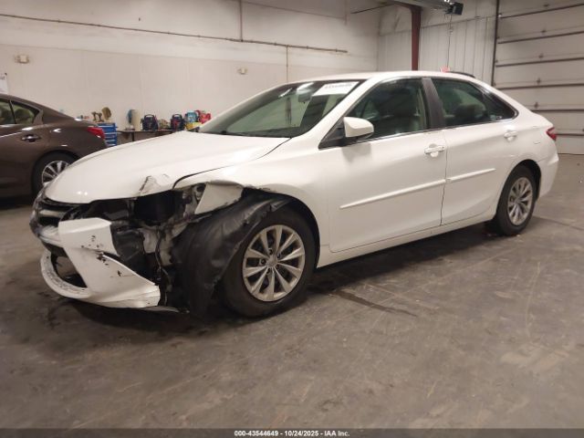 Toyota Camry Le Image 16