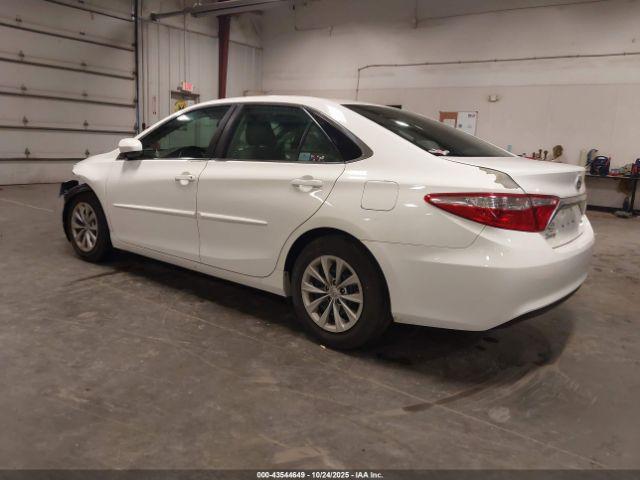 Toyota Camry Le Image 14