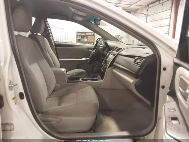 Toyota Camry Le Image 17