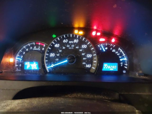 Toyota Camry Le Image 18