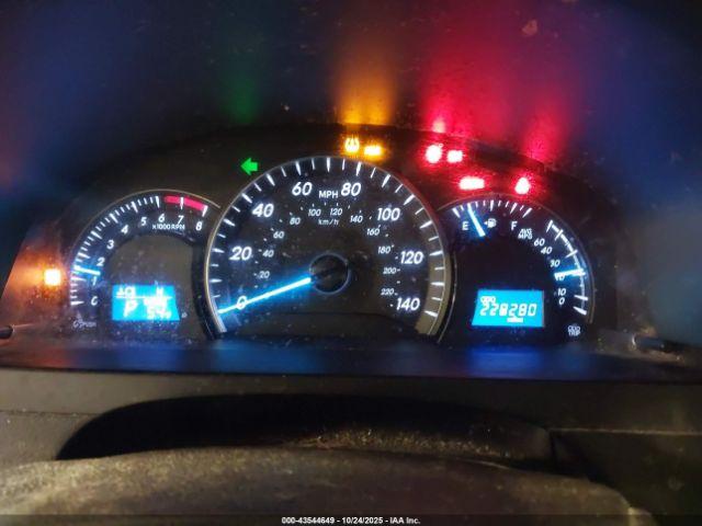 Toyota Camry Le Image 18