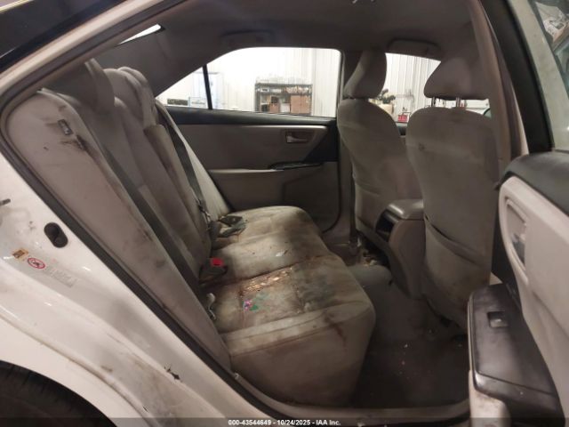 Toyota Camry Le Image 5