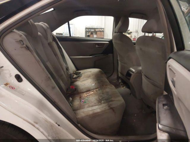 Toyota Camry Le Image 5