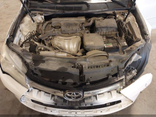 Toyota Camry Le Image 4