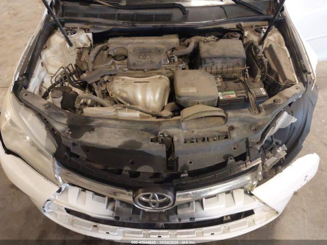 Toyota Camry Le Image 4