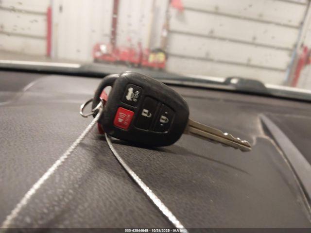 Toyota Camry Le Image 9