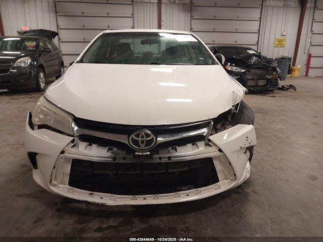 Toyota Camry Le Image 6