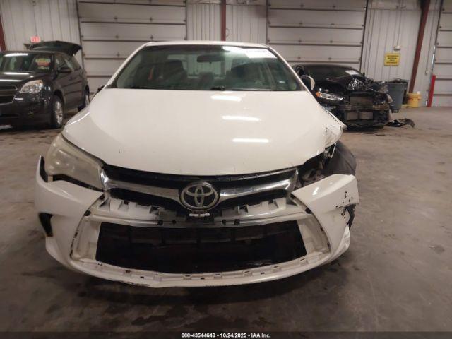 Toyota Camry Le Image 6