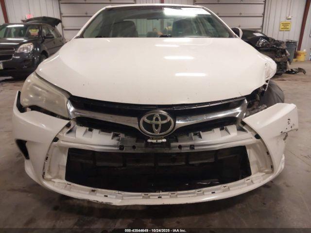 Toyota Camry Le Image 11