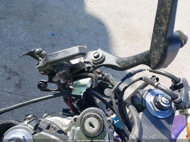 Honda Cbr900 Rr Image 2