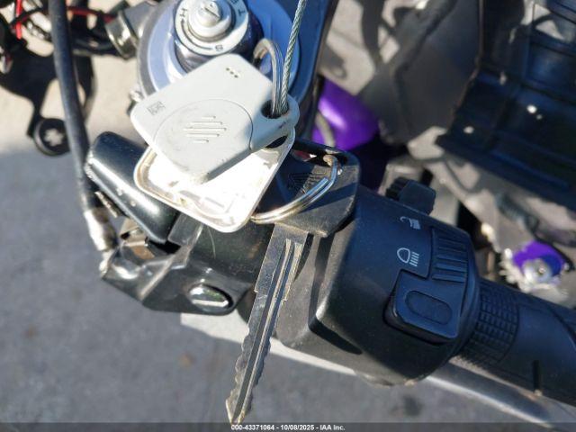 Honda Cbr900 Rr Image 10