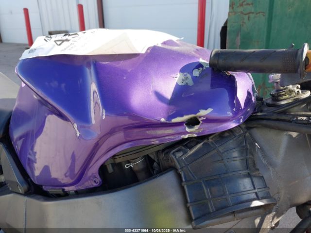 Honda Cbr900 Rr Image 16