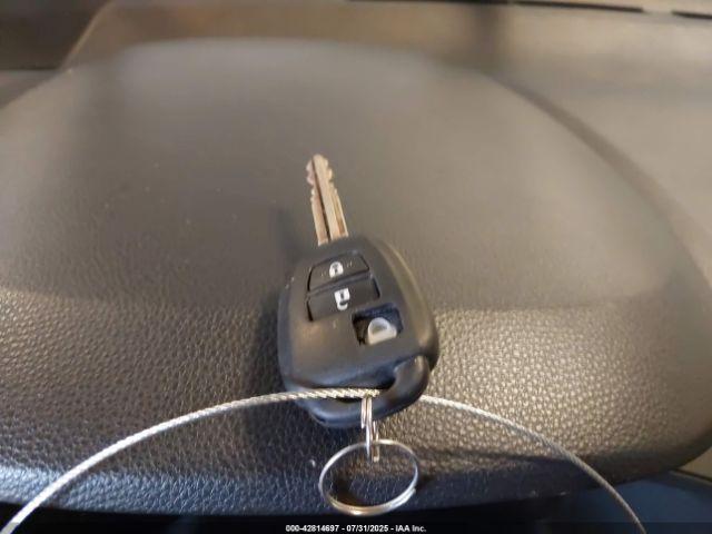 Toyota Corolla L Image 2