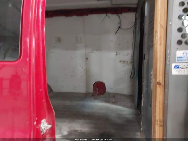 Chevrolet Express Image 5