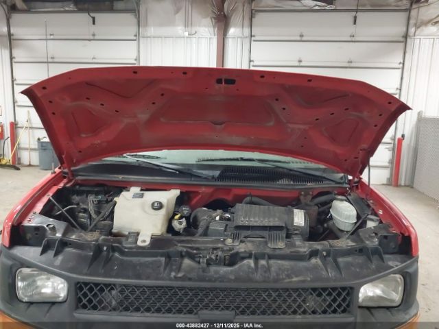 Chevrolet Express Image 8