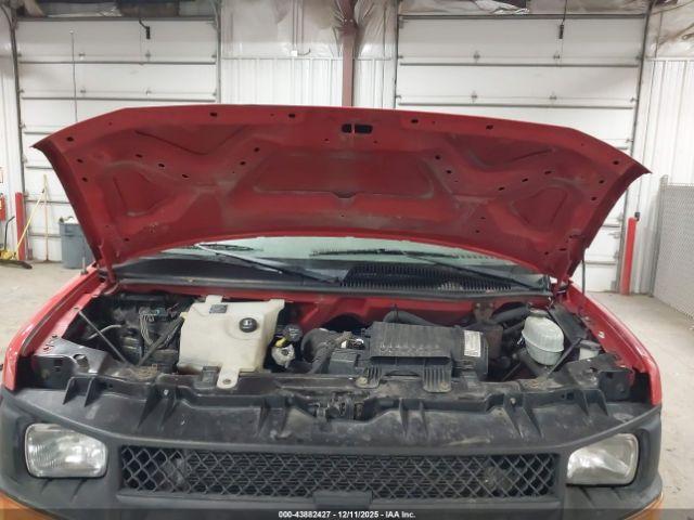 Chevrolet Express Image 8