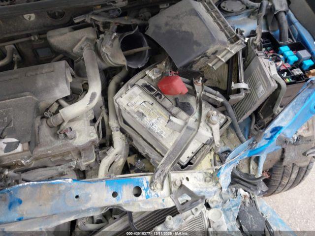 Toyota RAV4 Le Image 8