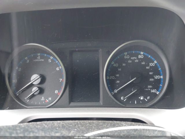 Toyota RAV4 Le Image 9