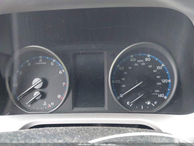 Toyota RAV4 Le Image 9