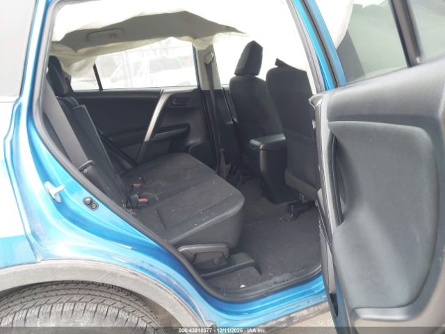 Toyota RAV4 Le Image 3