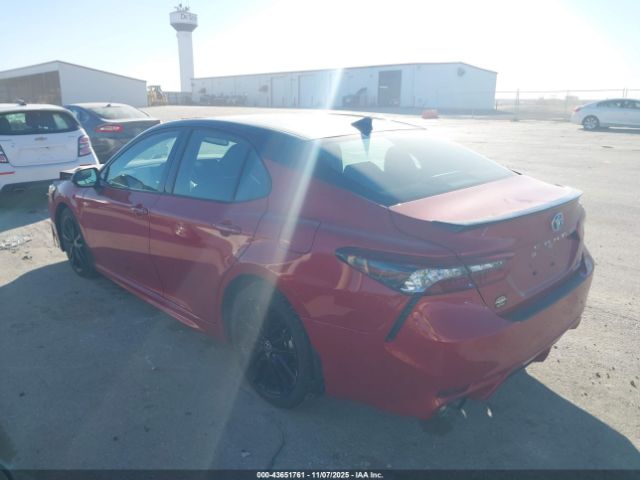 Toyota Camry Xse Hybrid Image 4
