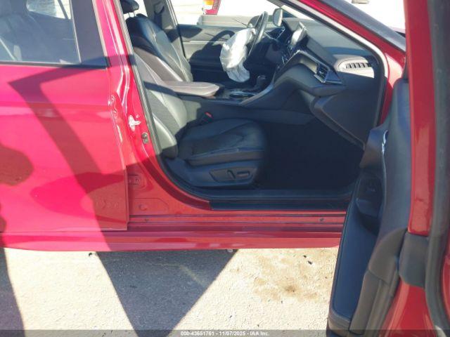 Toyota Camry Xse Hybrid Image 3