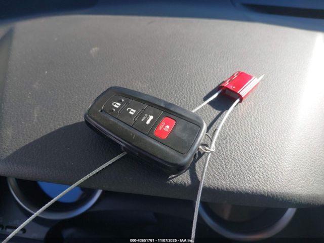 Toyota Camry Xse Hybrid Image 16