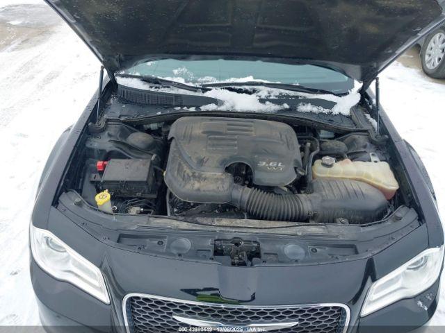 Chrysler 300c Awd Image 2