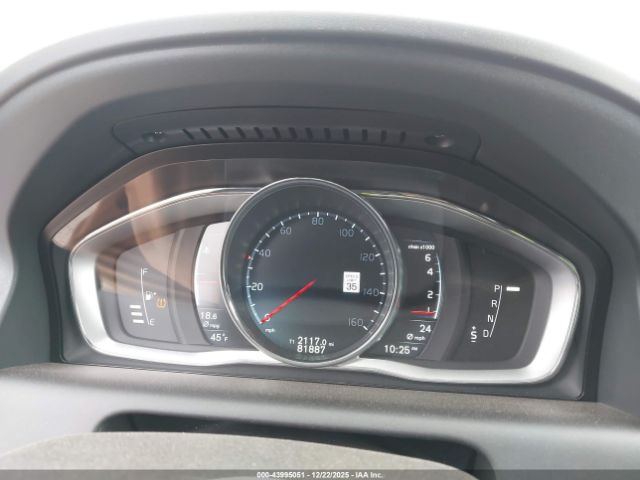 Volvo XC60 T6 Platinum Image 2