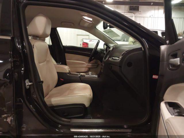 Chrysler 300 Limited Awd Image 12