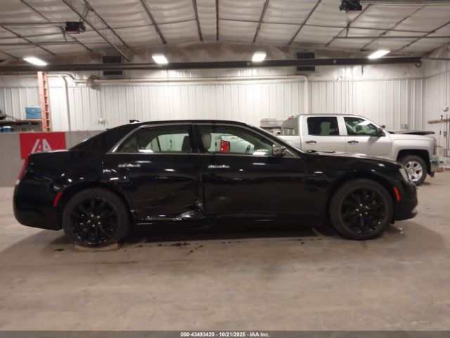 Chrysler 300 Limited Awd Image 3