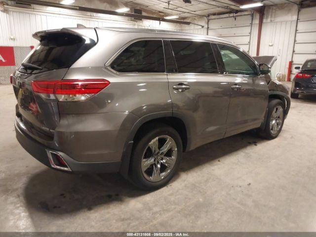 Toyota Highlander Limited Platinum Image 9