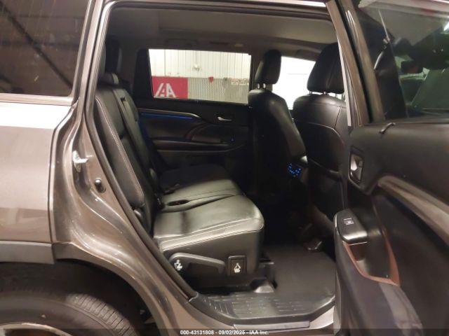 Toyota Highlander Limited Platinum Image 11