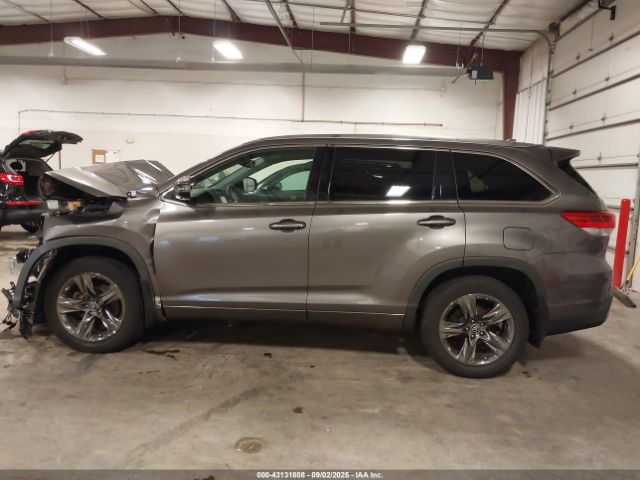 Toyota Highlander Limited Platinum Image 20