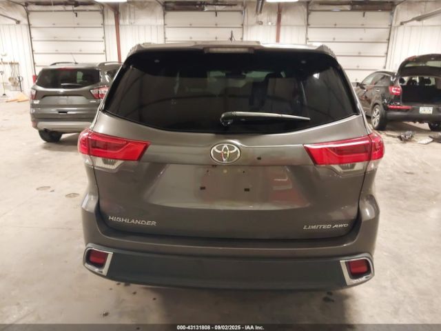 Toyota Highlander Limited Platinum Image 12